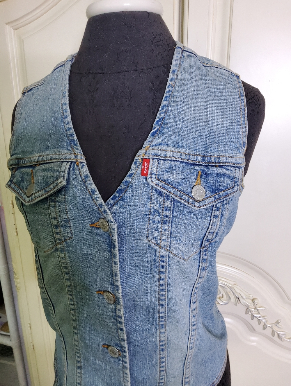 Levi's Light Wash Denim Vest with Red Tab - Picture 3 of 7
